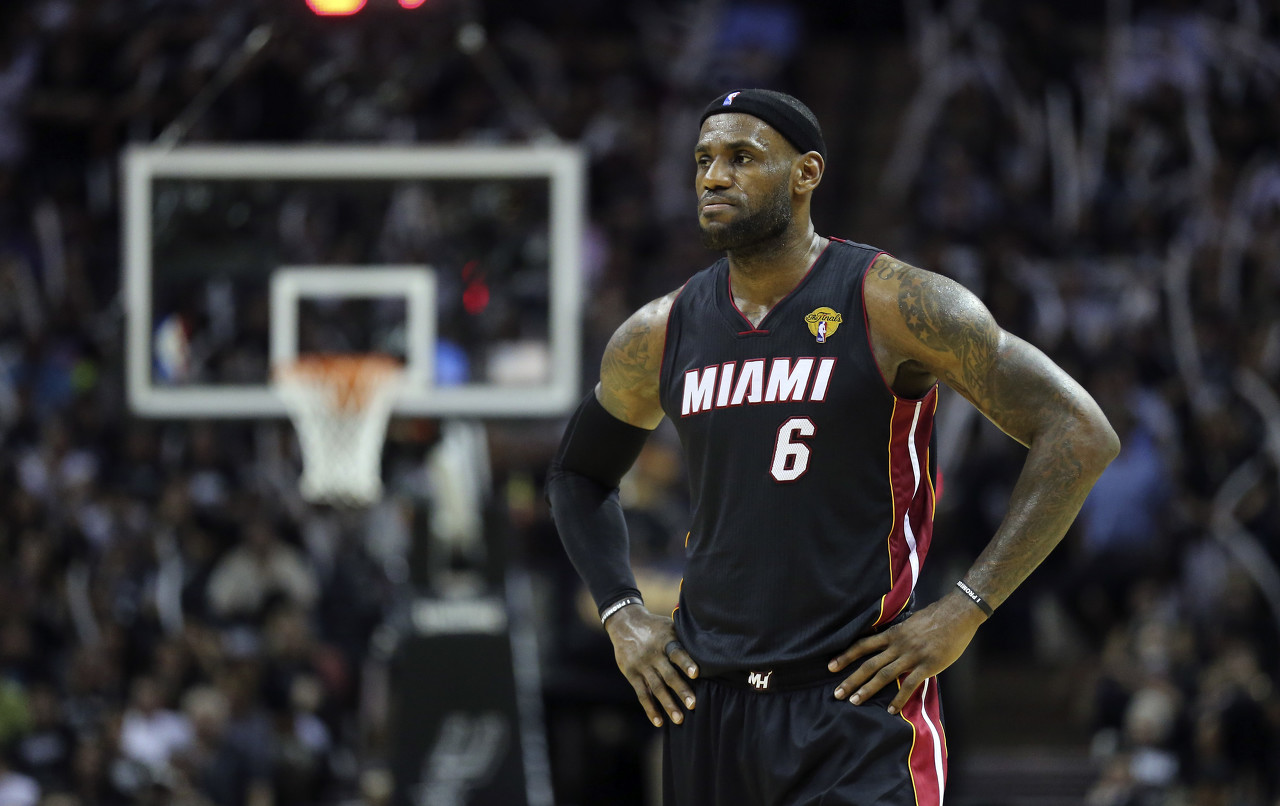 大將軍:總決賽輸小牛后熱火覺得勒布朗表現不佳 想用他換霍華德