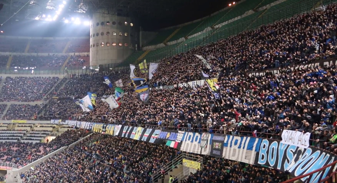 國(guó)米主場(chǎng)上座55356人,球迷在比賽前20分鐘保持沉默抗議票價(jià)過(guò)高