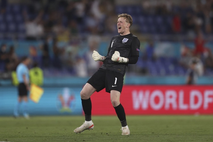 皮克福德為英格蘭出戰75場追平喬-哈特及希曼，僅次于彼得-希爾頓