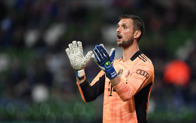 記者:烏爾賴希即將與拜仁續約,下賽季擔任三號門將