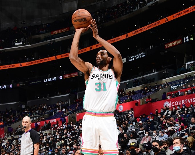 出戰3場&場均3.7分3板1.7助 CBA官方:青島男籃取消注冊迪奧普