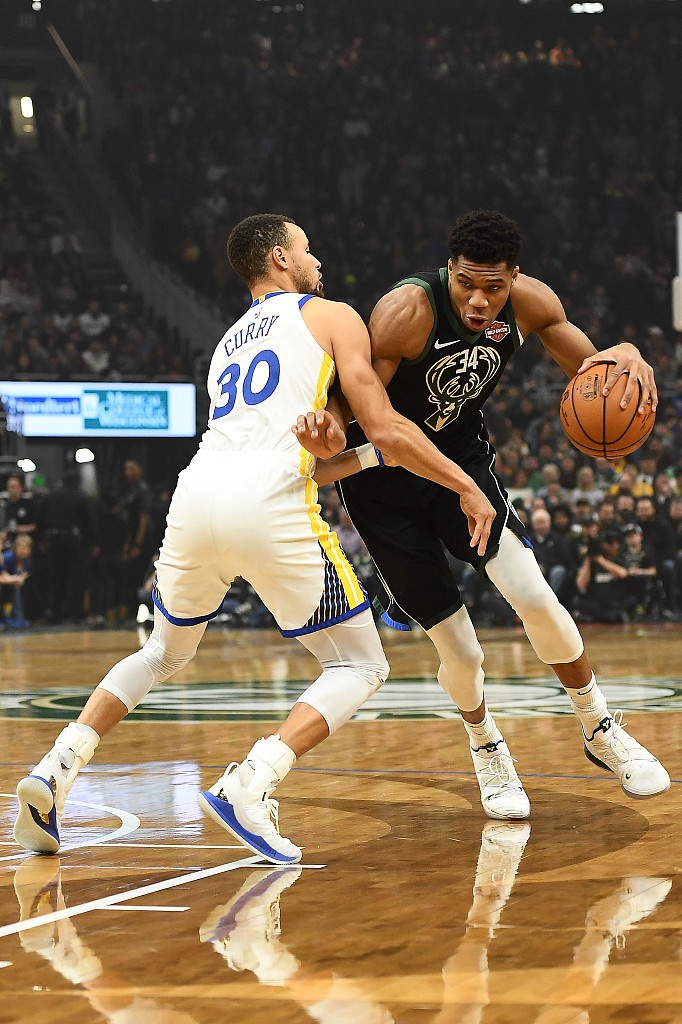 庫(kù)里談對(duì)陣掘金雄鹿:這是很好的檢驗(yàn) 沒(méi)人能完全限制約基奇/字母