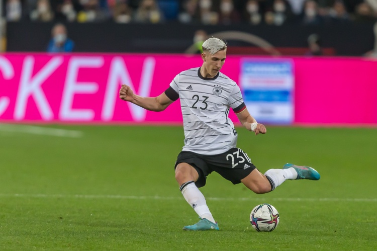 記者:施洛特貝克將取代勞姆對意大利首發,克萊因丁斯特也將首發