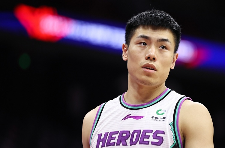 太準(zhǔn)了!劉毅半場(chǎng)6中4&3記三分拿下13分 刷新賽季新高