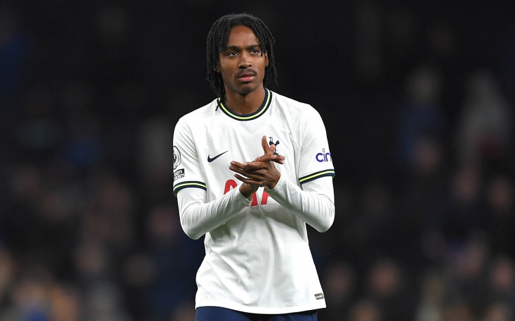 斯賓塞:孫興慜不是大聲呼喊的典型隊(duì)長(zhǎng),他更多是以身作則