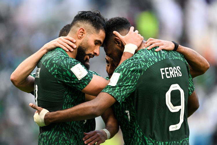 沙特媒體:沙特隊前往比賽場進行踩場訓練,卡努缺席&接受治療