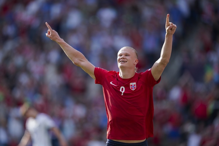 24歲247天,哈蘭德是歐洲第二年輕的國家隊40球先生,僅次姆巴佩