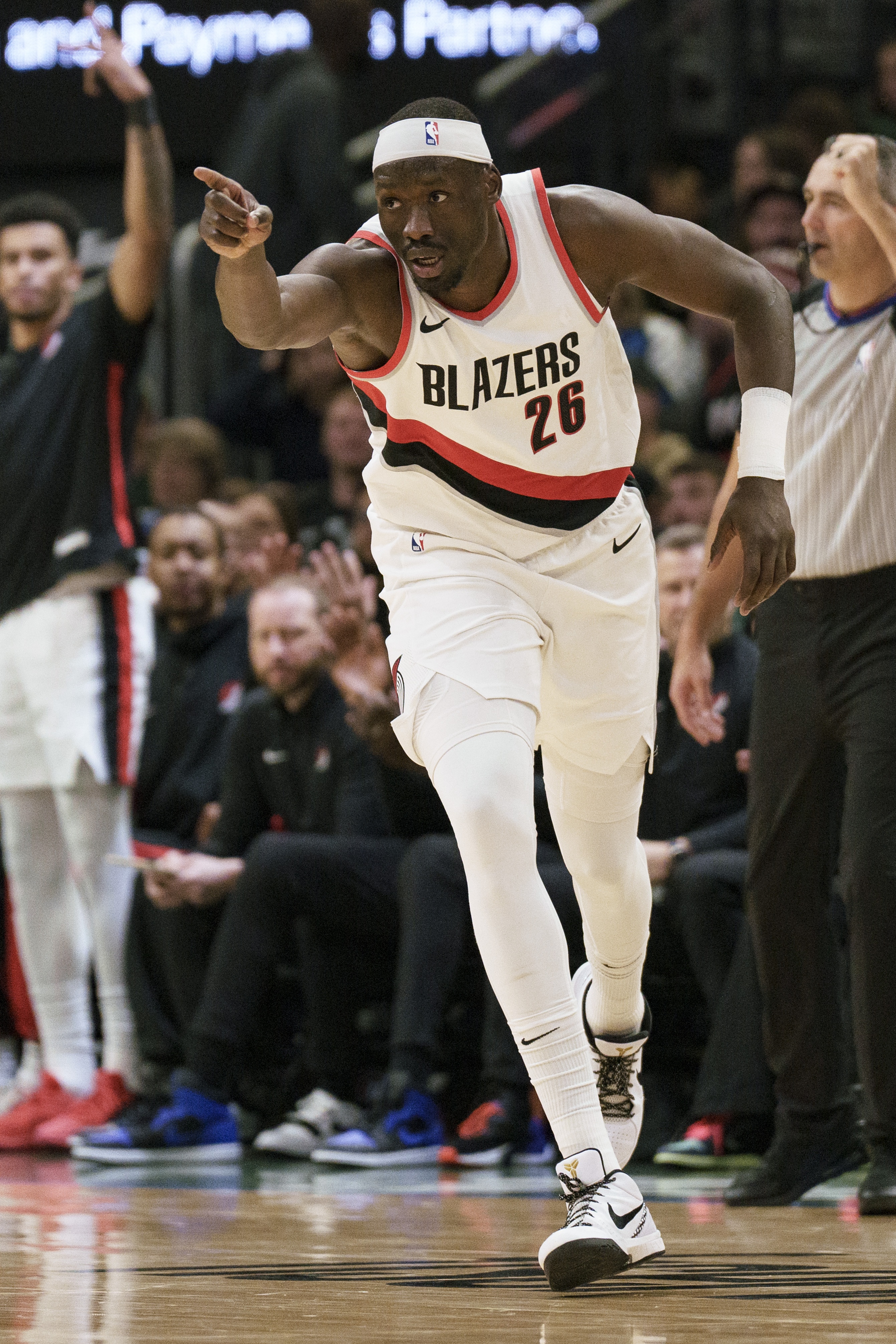 CBA名宿!里斯上半場三分4中3 11分鐘砍下11分5籃板