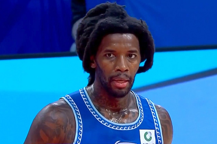 廣廈新簽后衛外援伯頓已到上海 由于手續問題今晚不會出戰