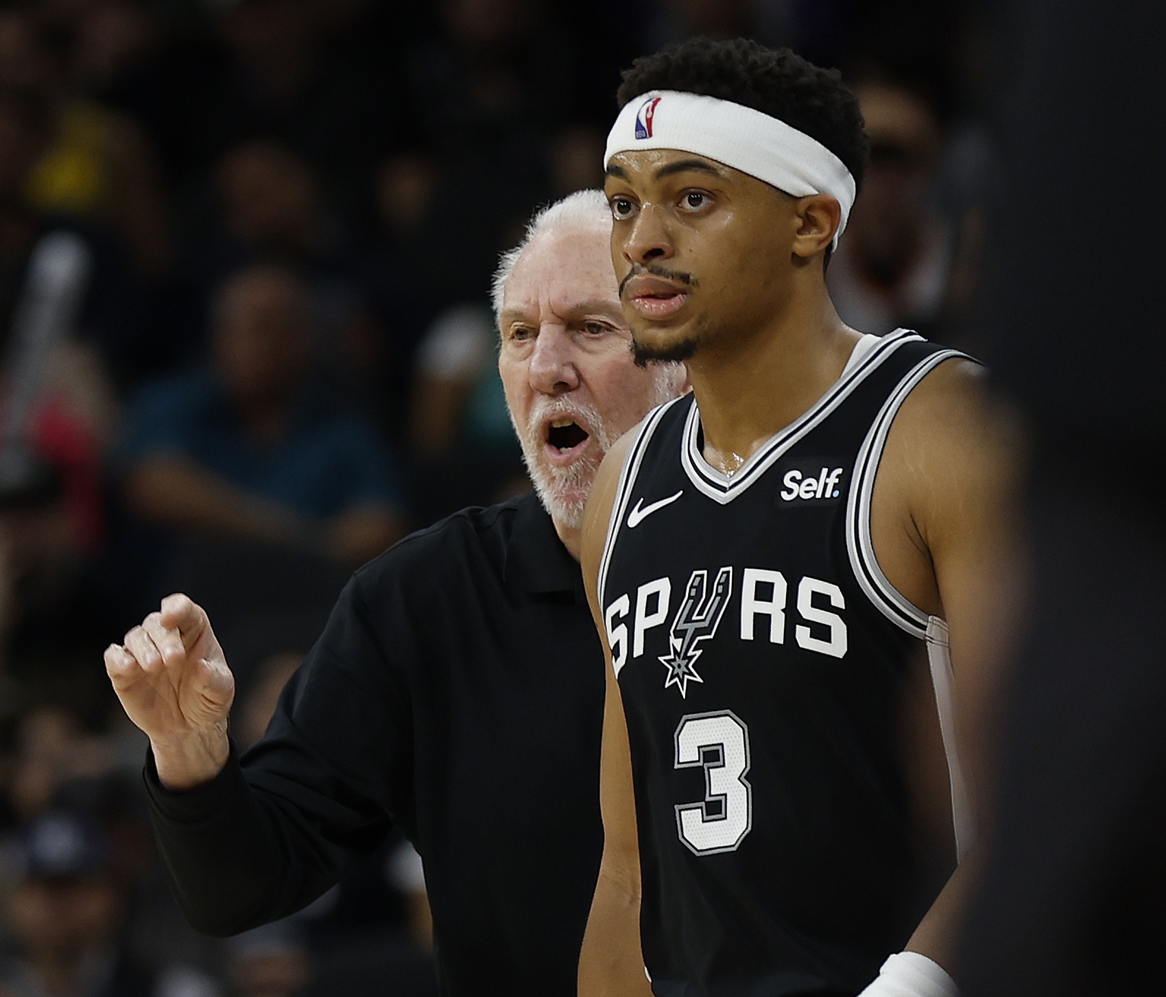 凱爾登:波波一直在關(guān)注我們 他一針見(jiàn)血 為我們帶來(lái)了能量