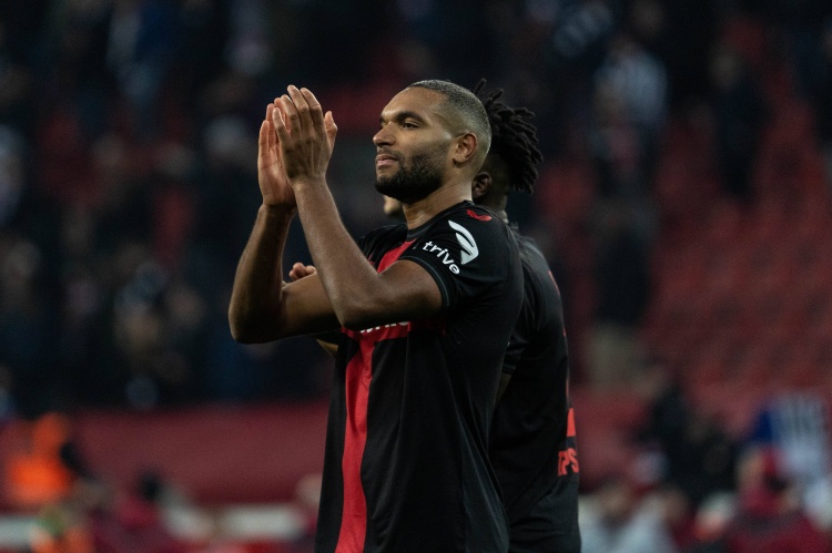 首回合0-3拜仁！勒沃庫森后衛塔：我們要豁出去踢，為維爾茨而戰