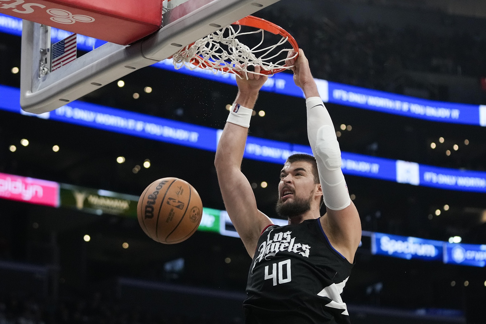 小卡:祖巴茨非常重要 非常高效 他拿球之后我們都認(rèn)為他會(huì)打進(jìn)