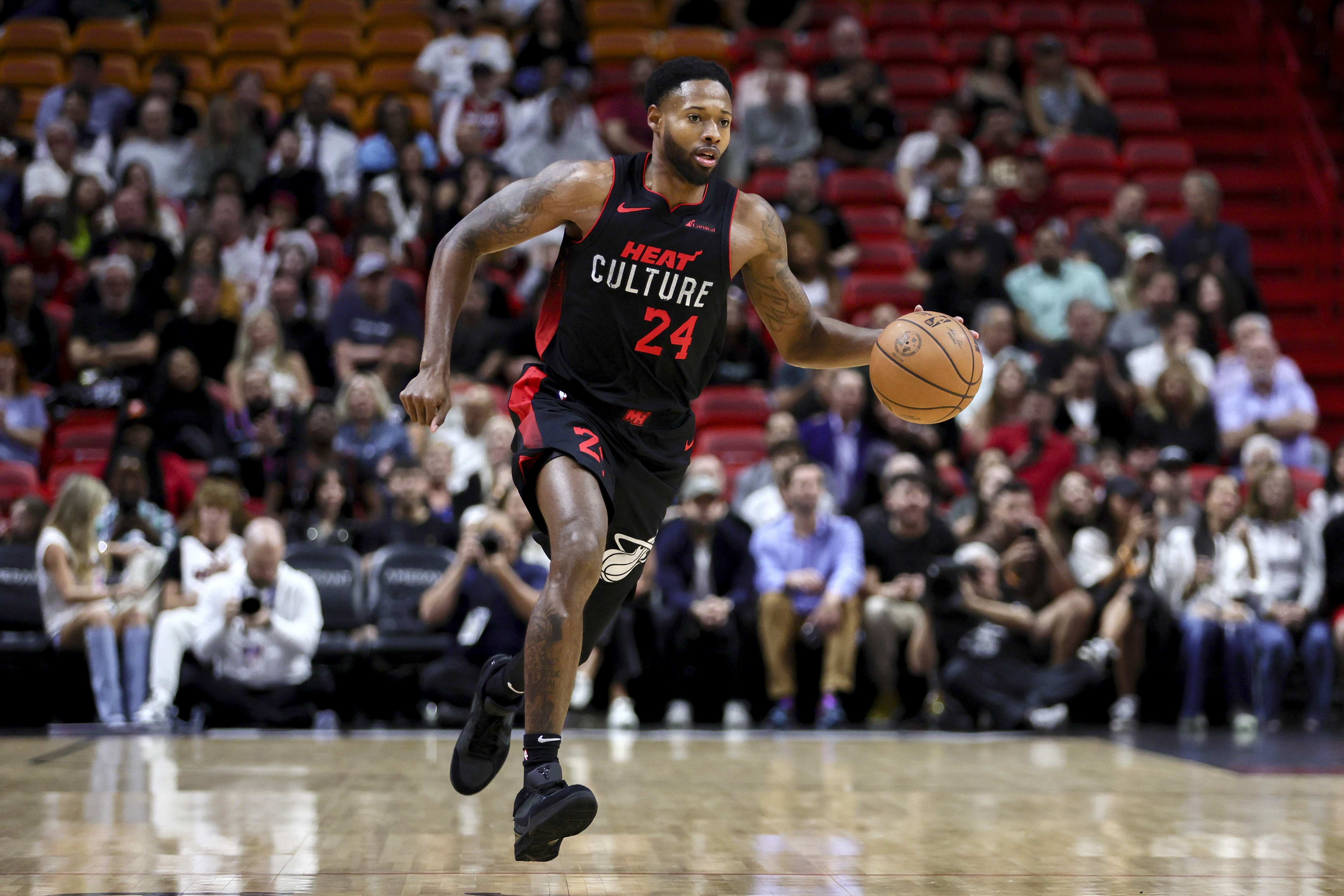 都不錯!海史密斯上半場5中3得8分2板2助2斷 韋爾3中3得7分5板