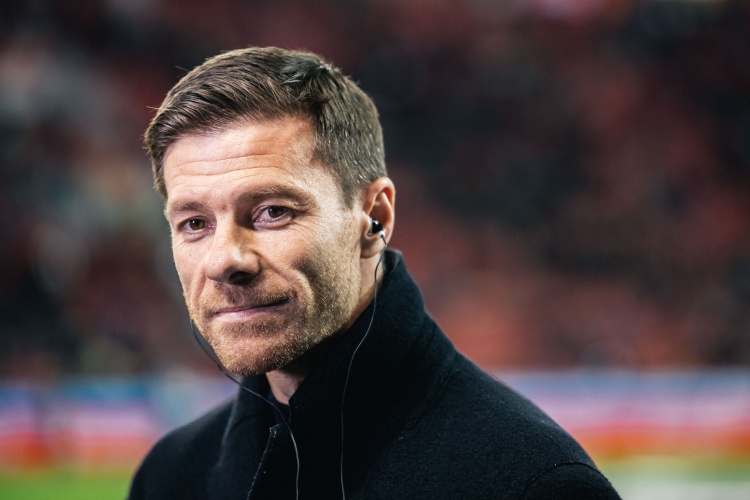 記者:哈維-阿隆索預計下賽季會留藥廠,皇馬將他視作安帥接班人