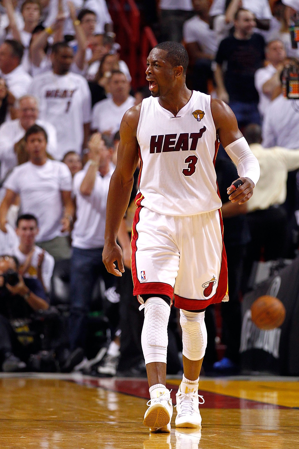 14年前的今天:韋德迷蹤步+霸王舉鼎 殘暴隔扣帕金斯