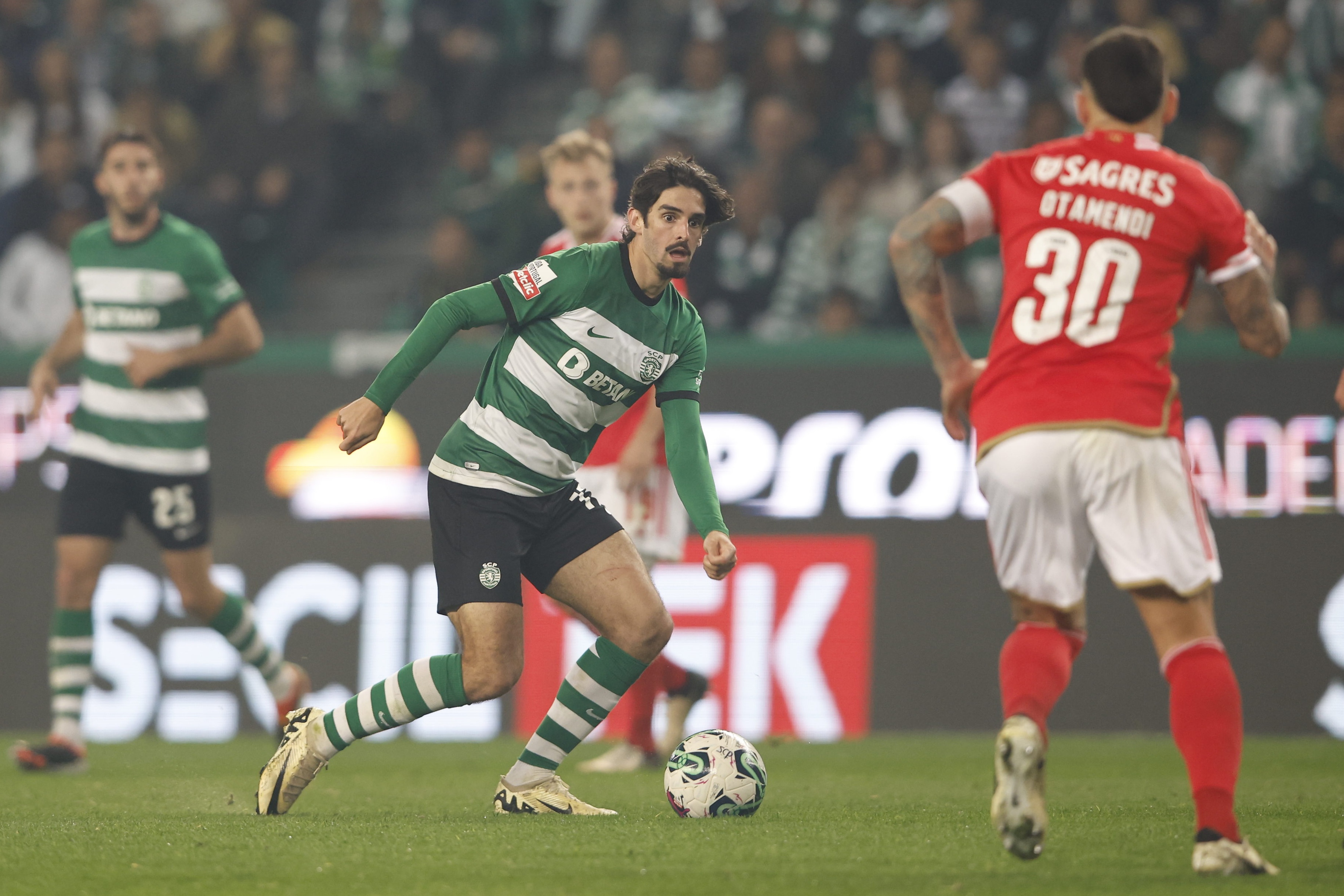 英媒:曼城曼聯關注葡體邊鋒特林康,利物浦阿森納熱刺也在關注