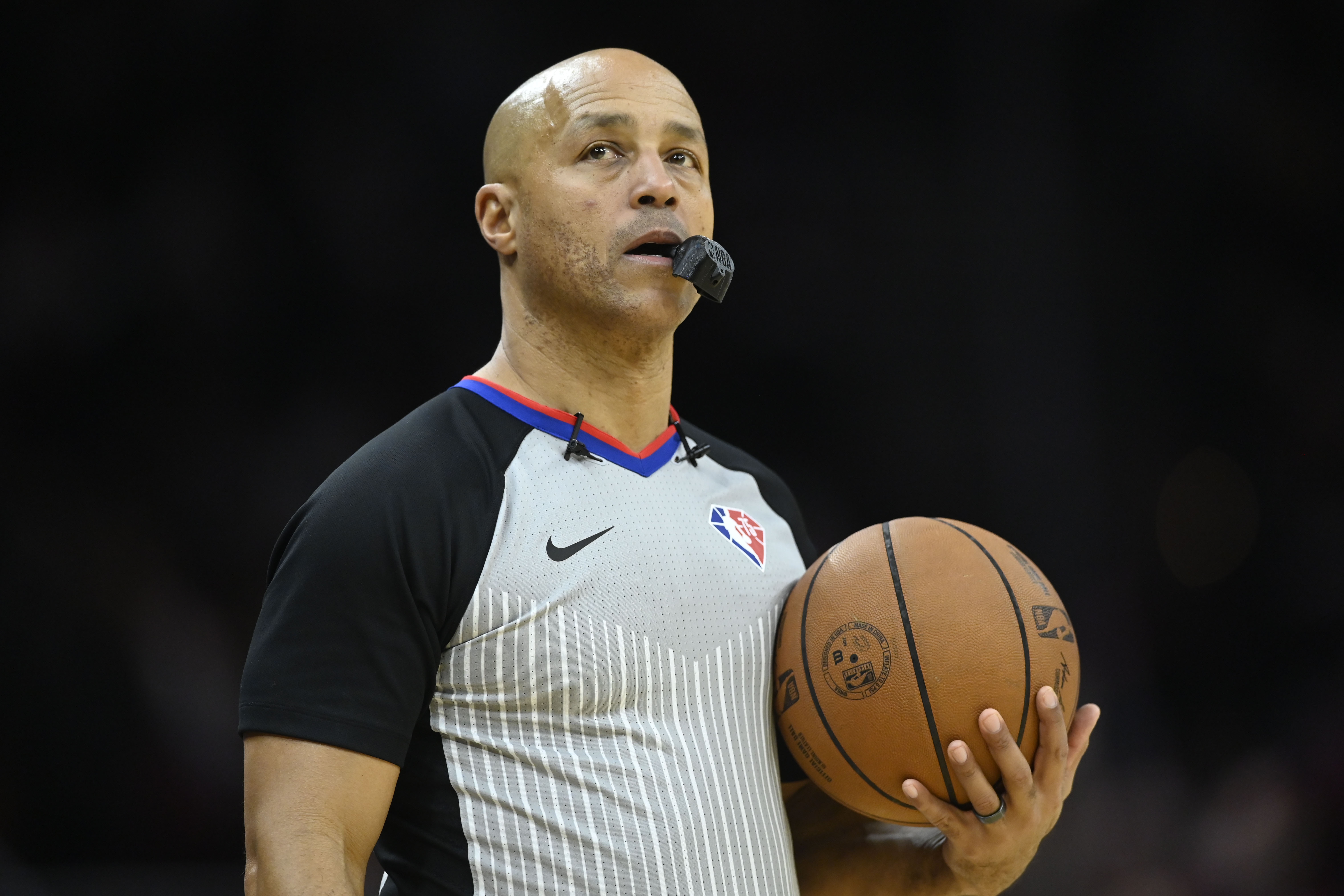 船記:很期待這場的裁判報告 這是馬克-戴維斯的經典吹罰