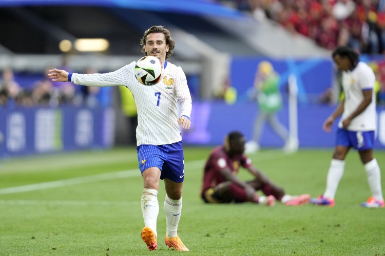 隊報:因行程安排沖突,格列茲曼將缺席法國隊致敬儀式