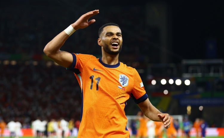 加克波為荷蘭隊出戰前37場比賽參與21球，本世紀僅次于亨特拉爾