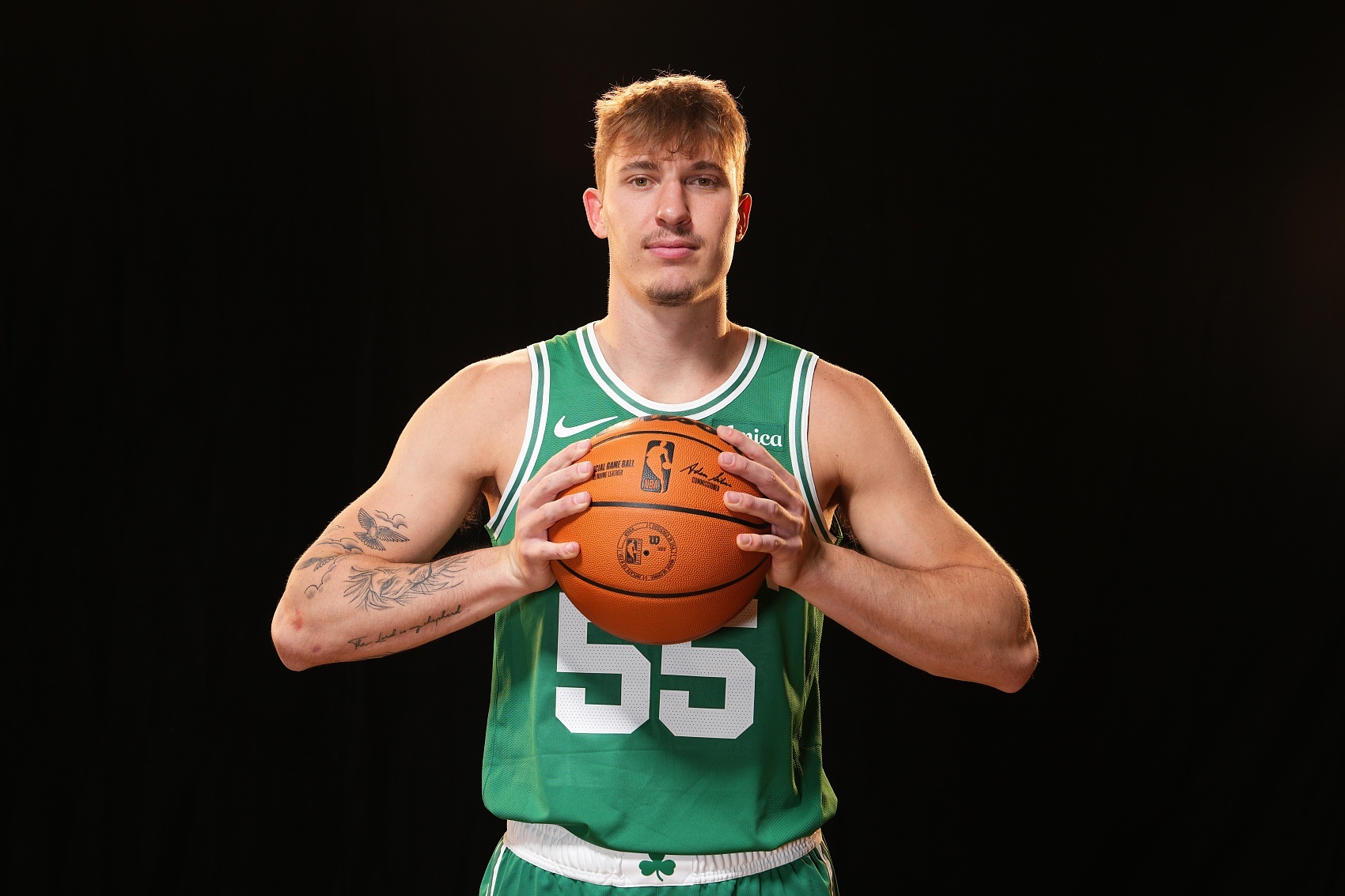 潛力新星?綠軍新秀謝爾曼半場6中3&三分4中2拿到8分3板1助