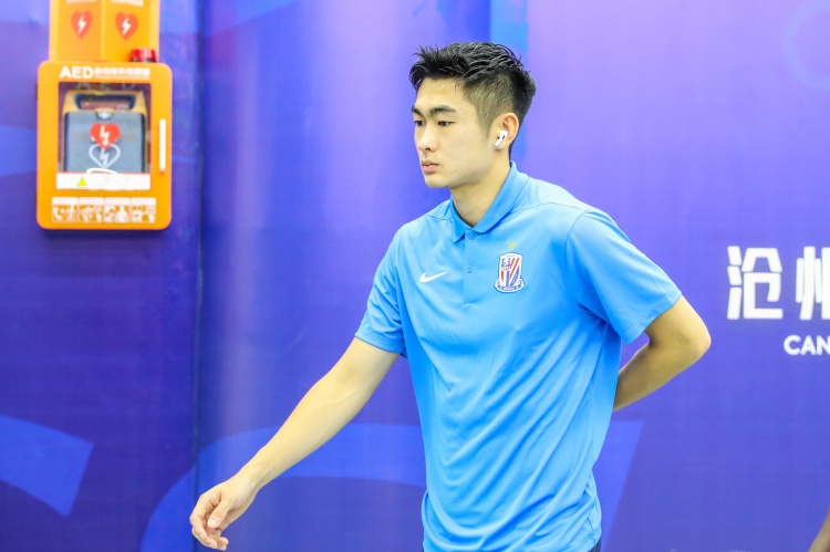 記者:朱辰杰、路易斯隨申花前往鄭州 陳晉一未隨隊