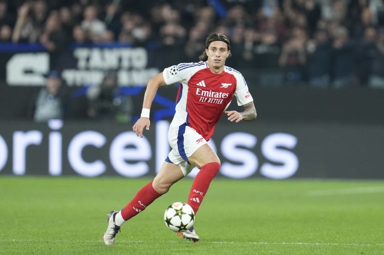 卡拉菲奧里:塔帥去年發(fā)我家人照片給我,說服我加盟阿森納