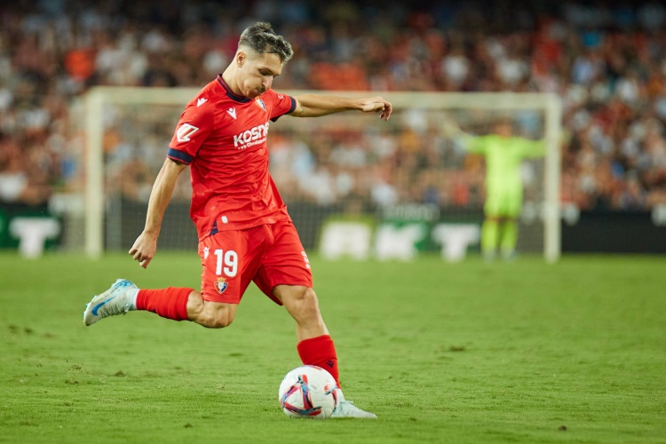 官方:23歲拜仁外租邊鋒薩拉戈薩因傷退出西班牙隊本期集訓