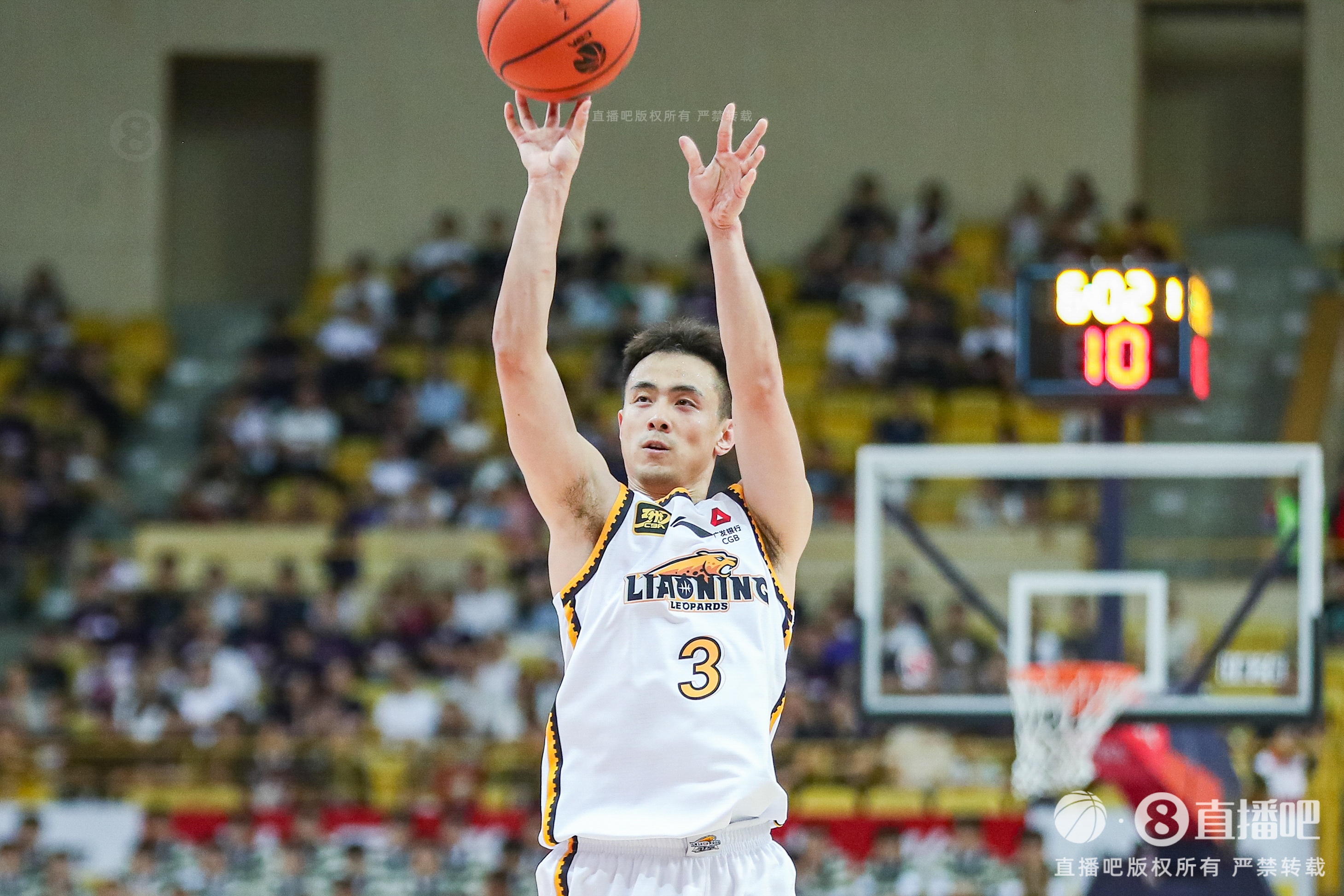 核心控衛(wèi)!趙繼偉12中6得15分6板 送出13助串聯(lián)全隊