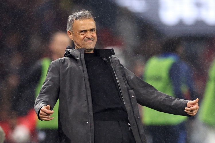 法甲球隊上一次歐冠客場戰勝英超球隊也由巴黎完成，對手是曼聯