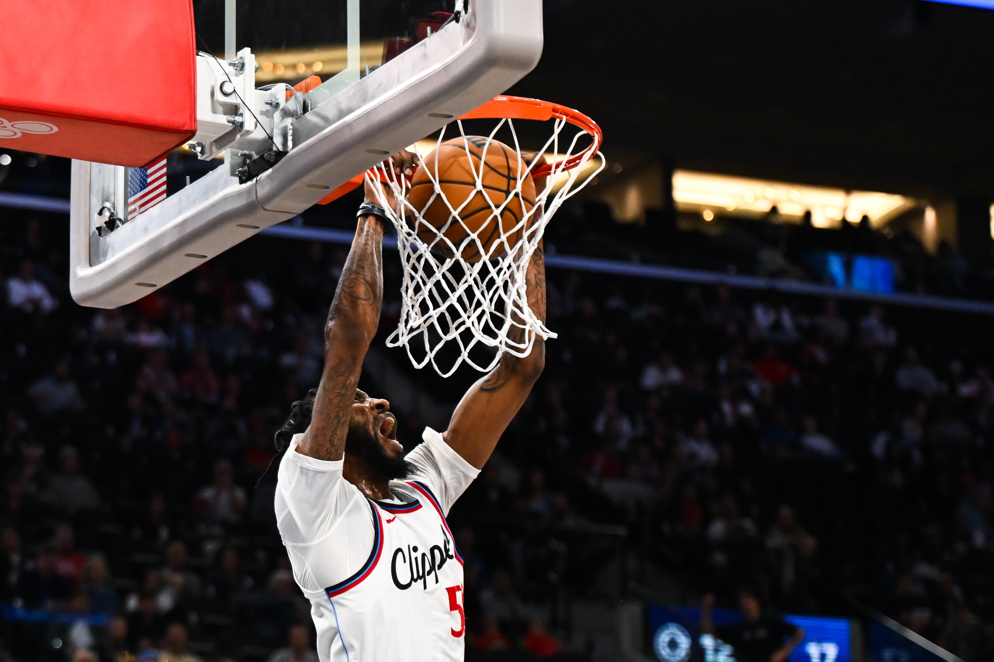 攻守兼備!小德里克-瓊斯8中5拿到12分6板 正負值+24最高