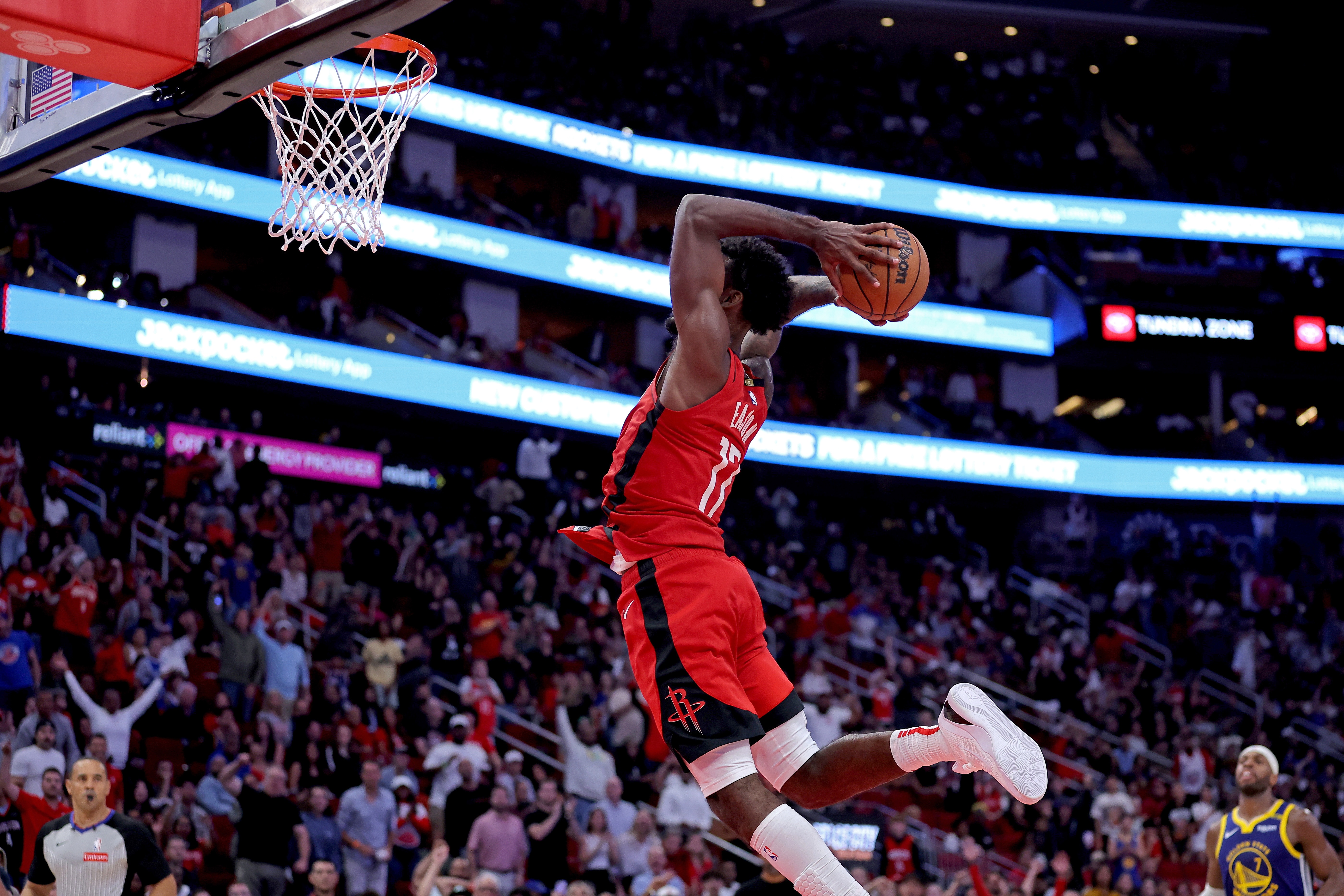 沖鋒陷陣!伊森上半場7投5中砍下12分2籃板 正負值+15全場最高