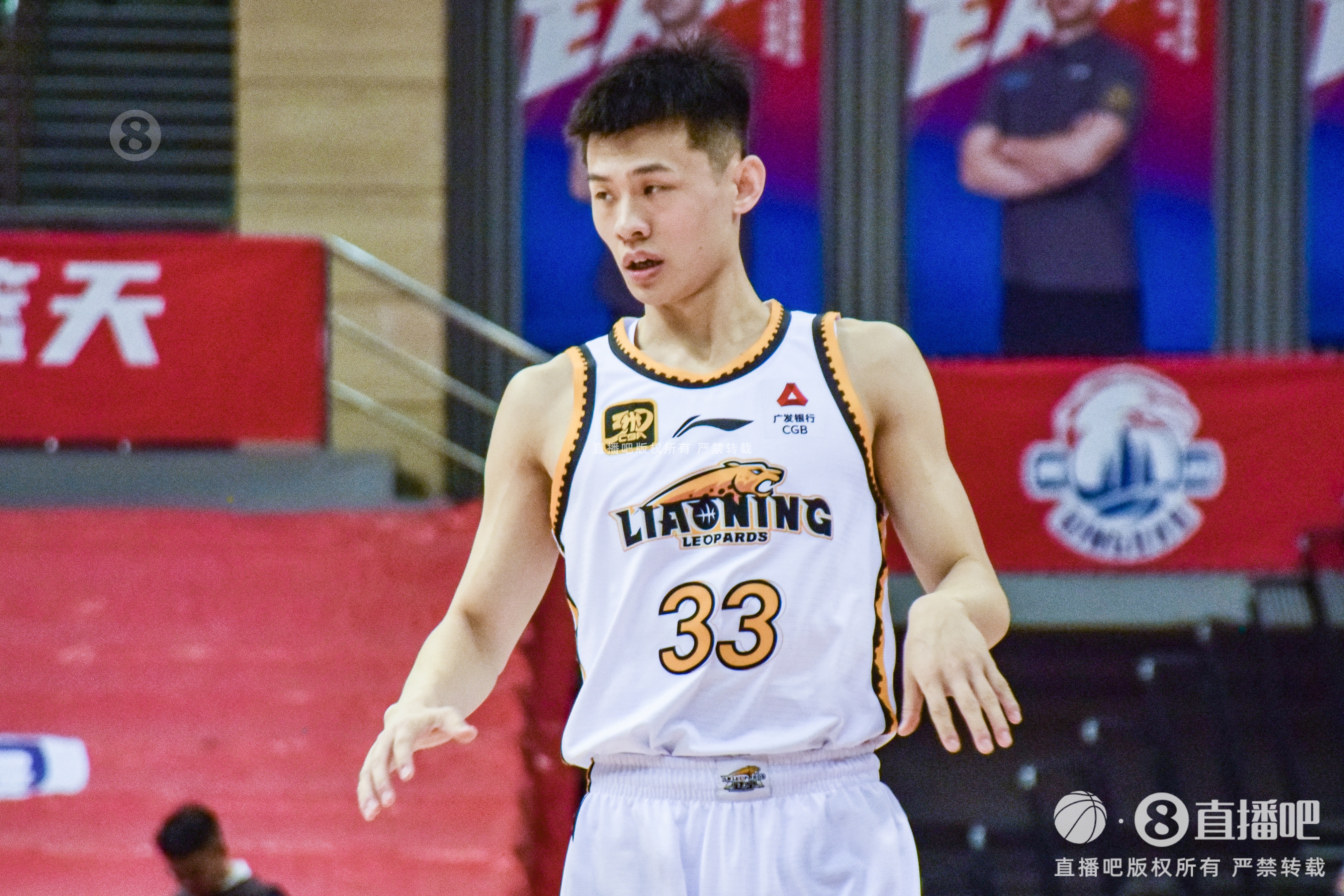 首次以客隊球員身份回同曦主場!王嵐嵚首節5分鐘出現3犯規&拿2分