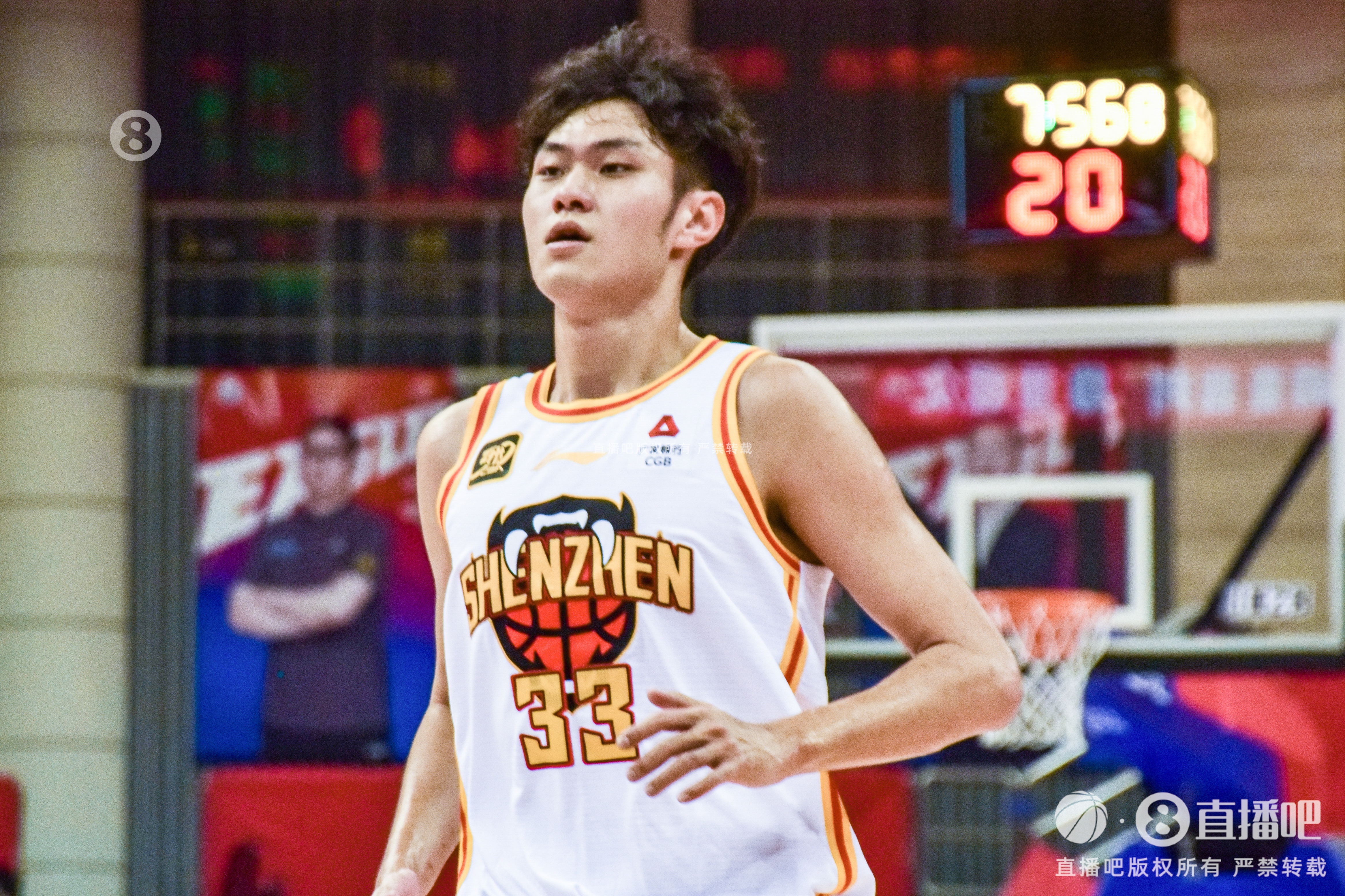 年輕人真拼啊!王浩然打滿半場9中5拿到13分3板3助