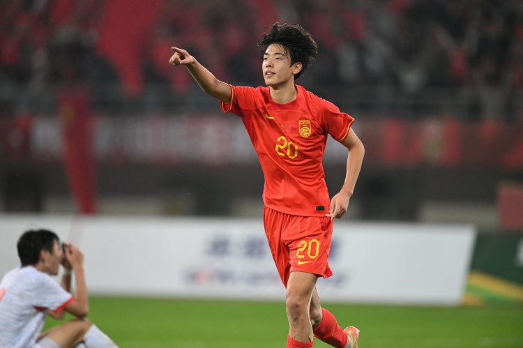 記者贊朱鵬宇:黎兵轉世靈童重現大連,國足中鋒位置快來人了