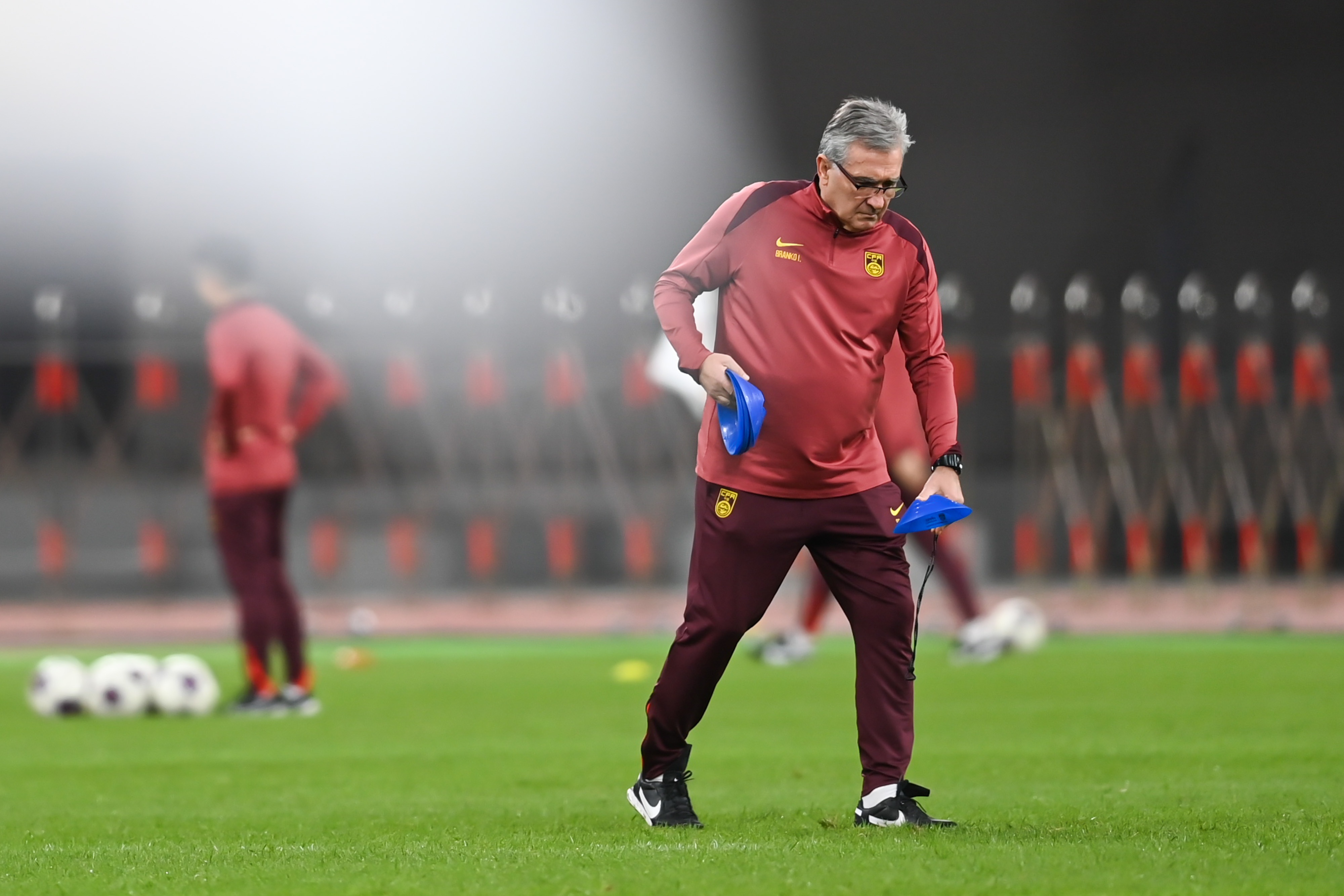 足球報:國足客戰沙特還是防反為主,或有張玉寧、塞鳥等三后手