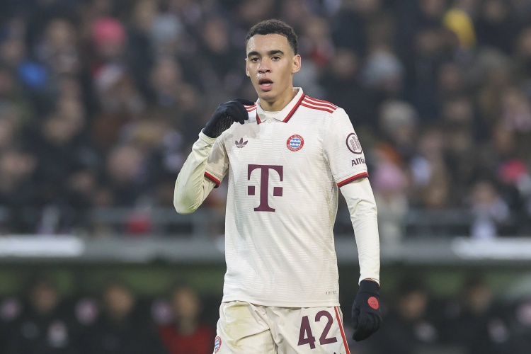 穆西亞拉本場10次被犯規，歐冠自2021年4月以來首次出現