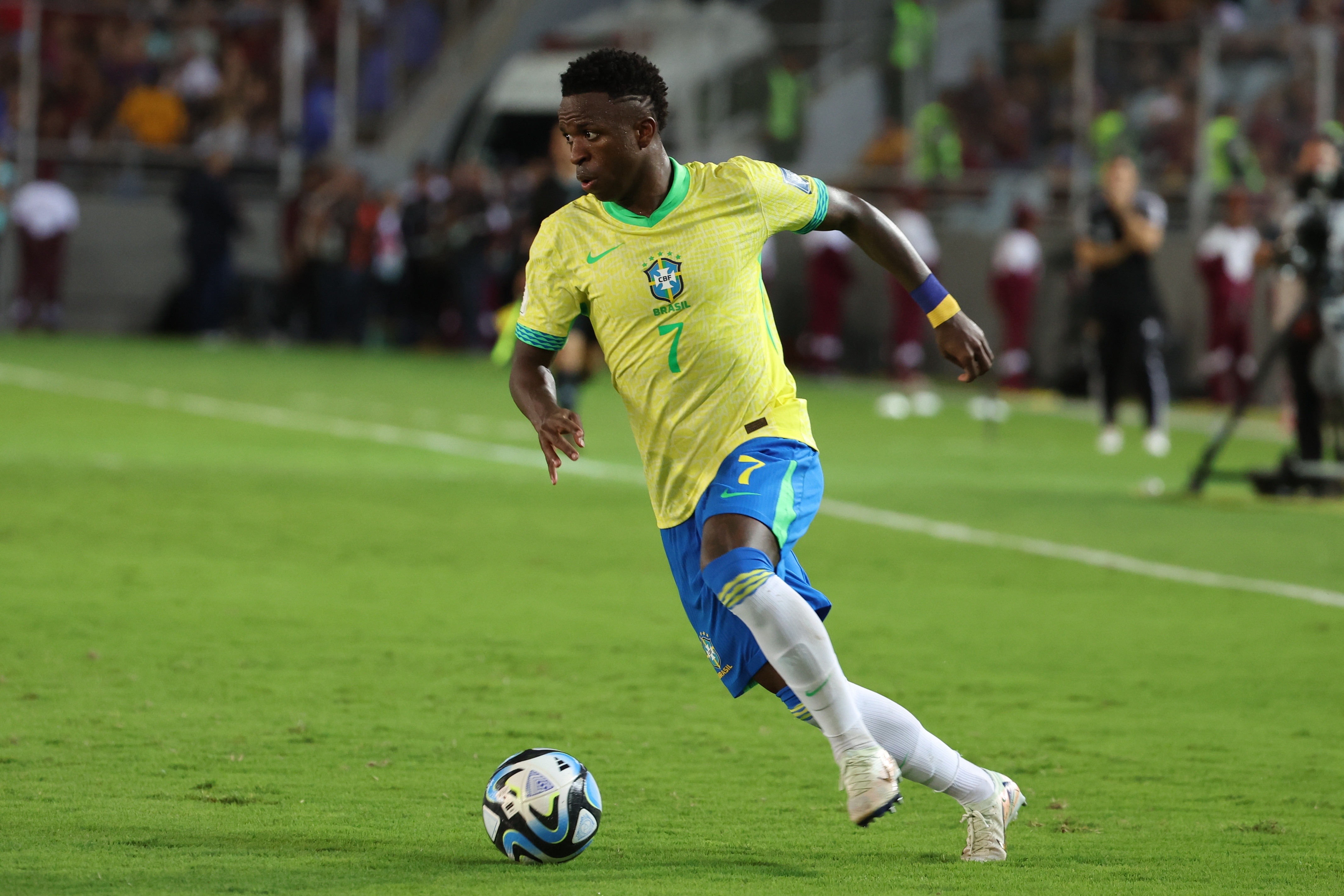 98分21秒!維尼修斯攻入南美世預(yù)賽第二晚制勝進球