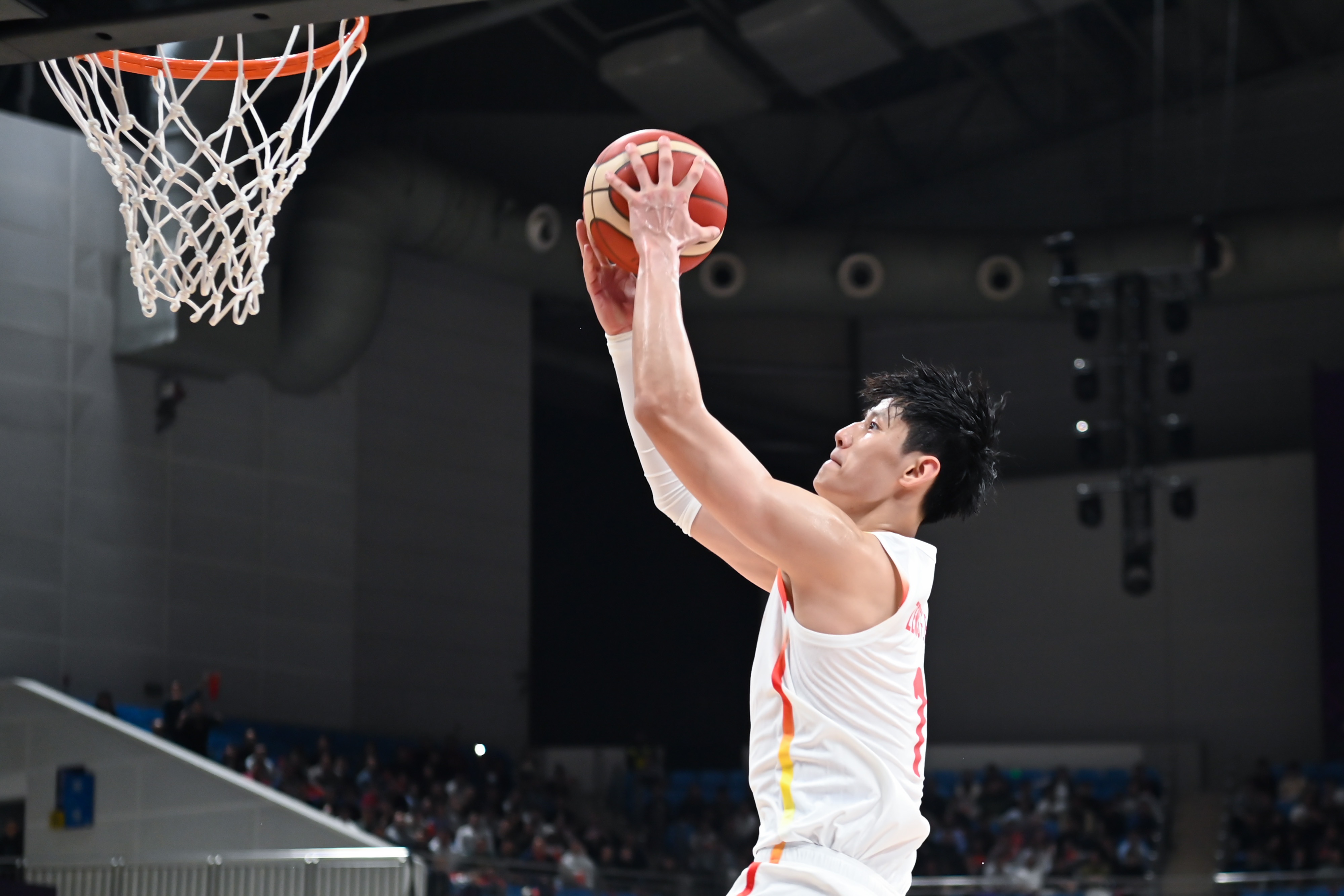 曾凡博:籃球生涯第一個(gè)打爆我的是庫明加 希望以后多向?qū)O悅學(xué)習(xí)