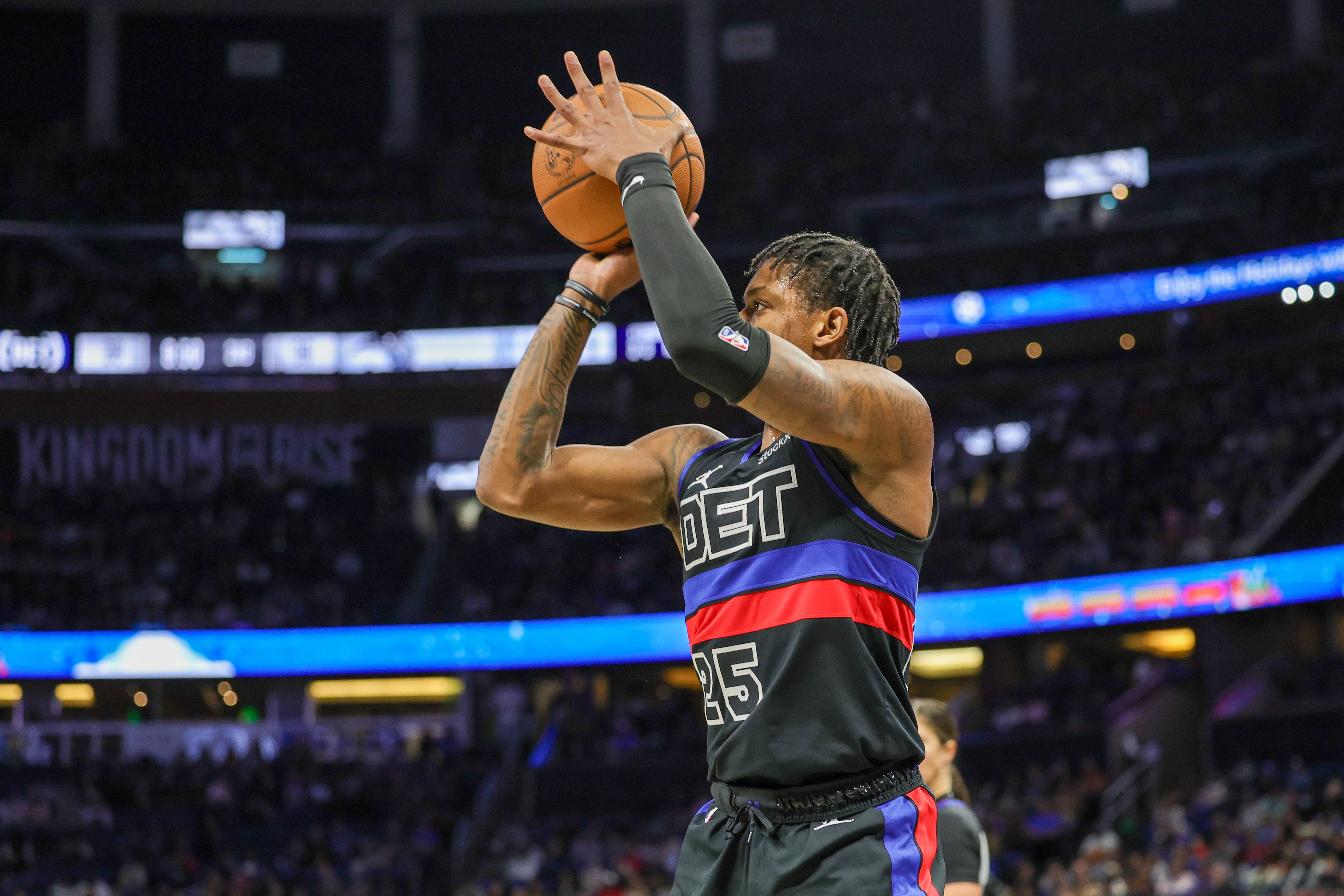 薩瑟：我投進了空位投籃贏球感覺很棒 球隊能保持專注歸功于老將