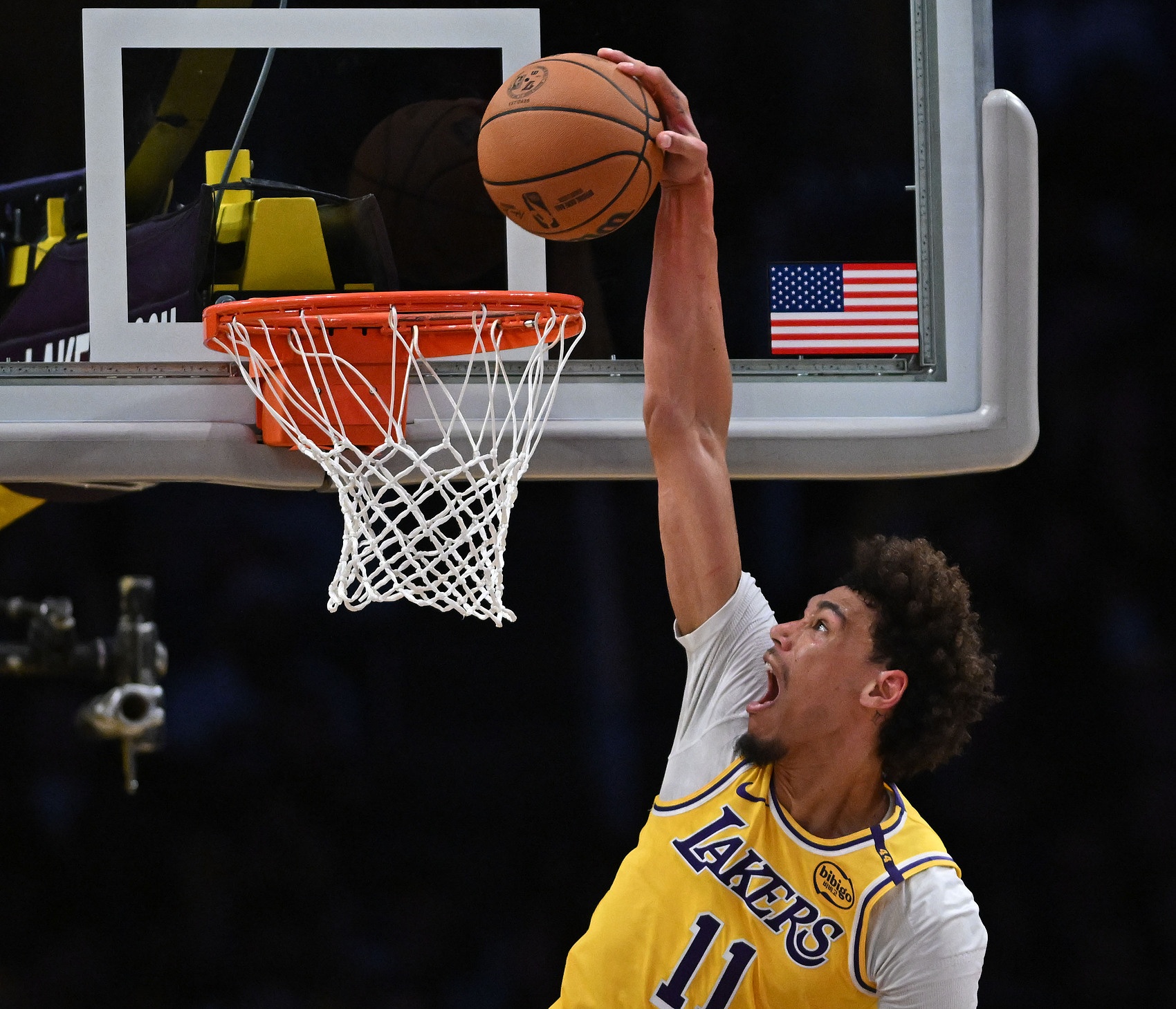 海斯上半場3投2中得到4分7板 罰球2罰0中