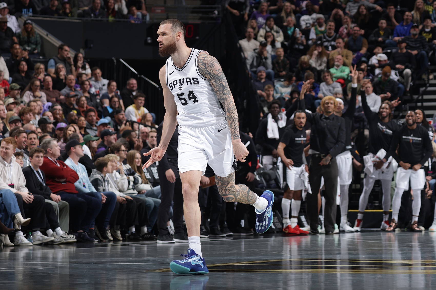 扶正!馬穆凱拉什維利19分半14中13&三分7中7 爆砍生涯新高34分