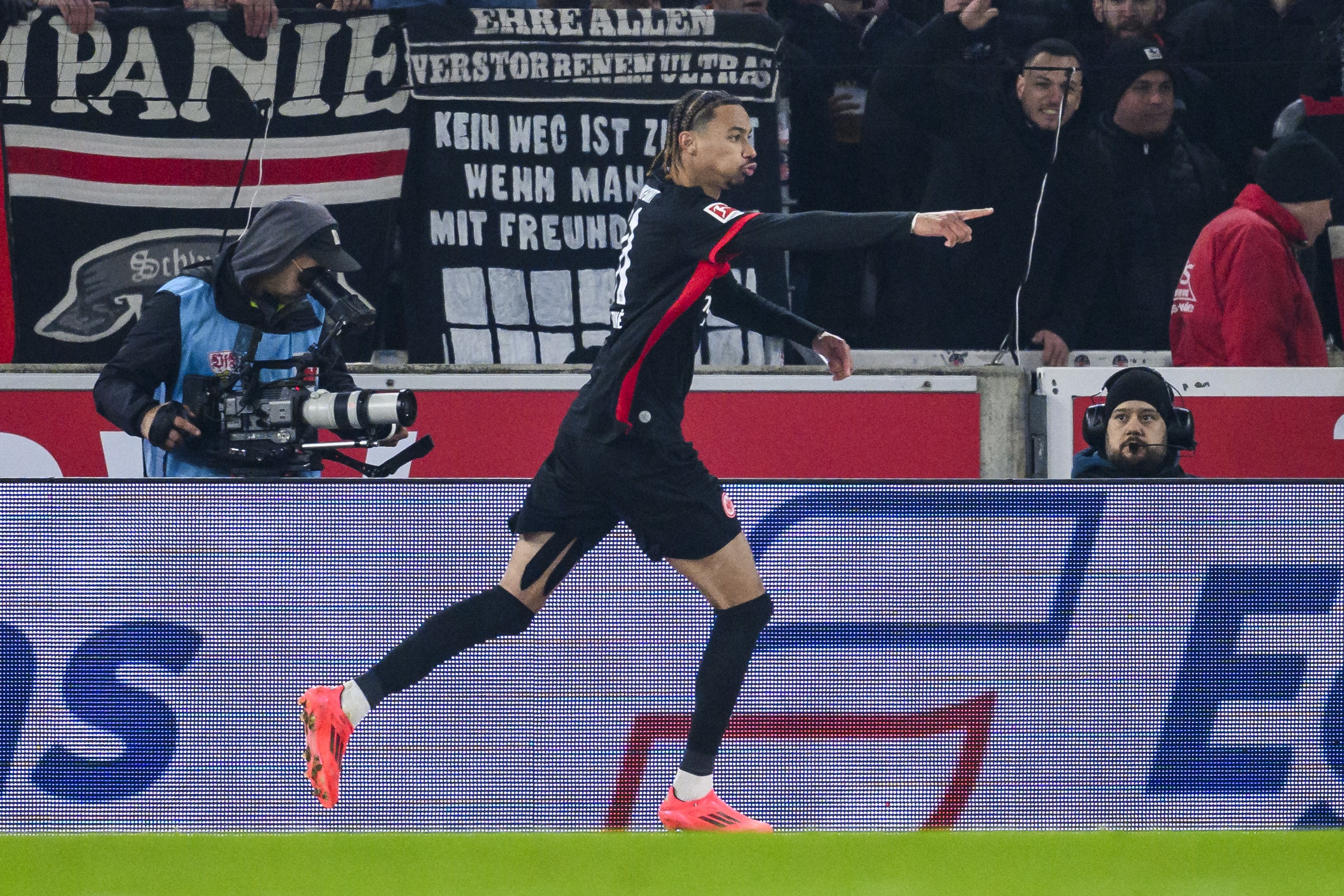 記者：曼聯正認真考慮簽?；倏耍ㄌm克福要價8000萬歐