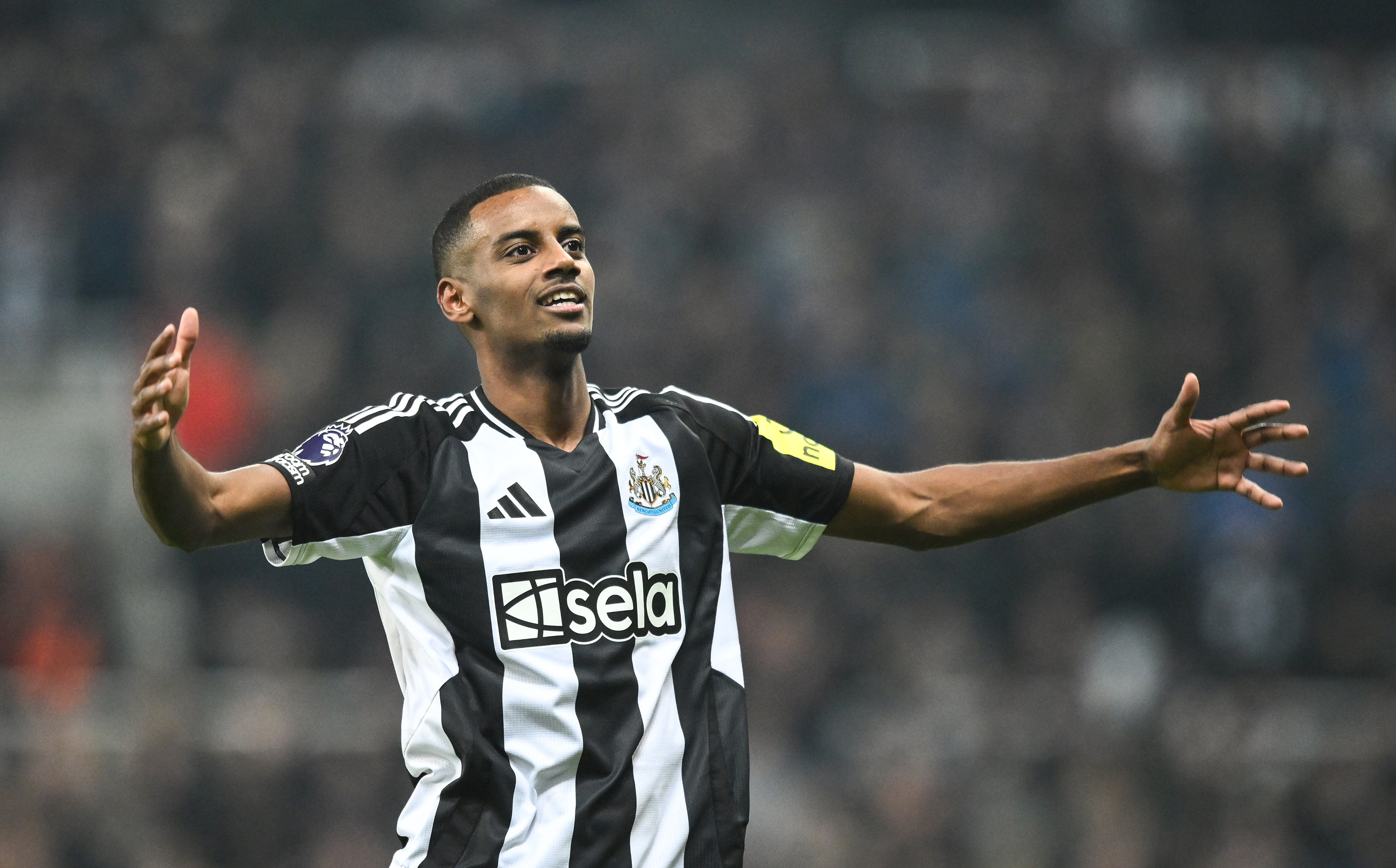 紅軍克星！伊薩克職業生涯6次交手利物浦，已經斬獲4球1助攻