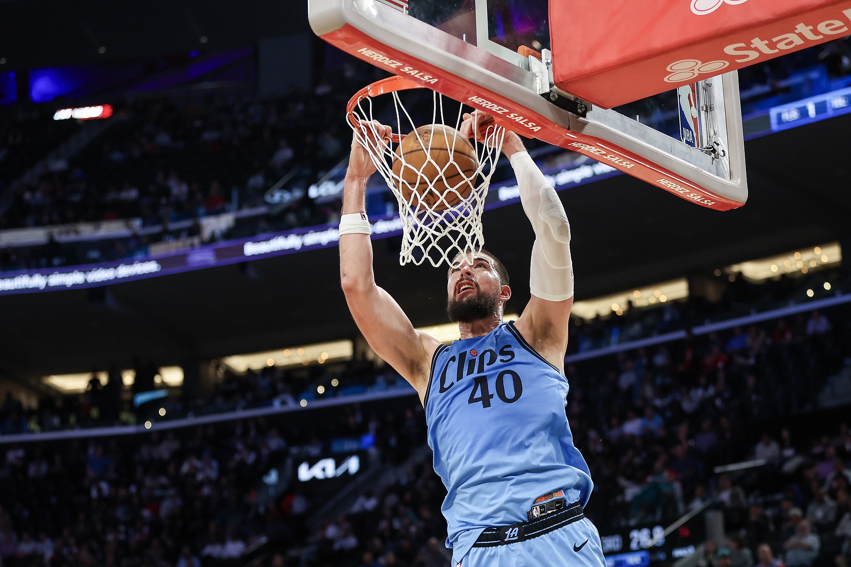 穩定發揮！祖巴茨半場7中4拿到10分6板1斷