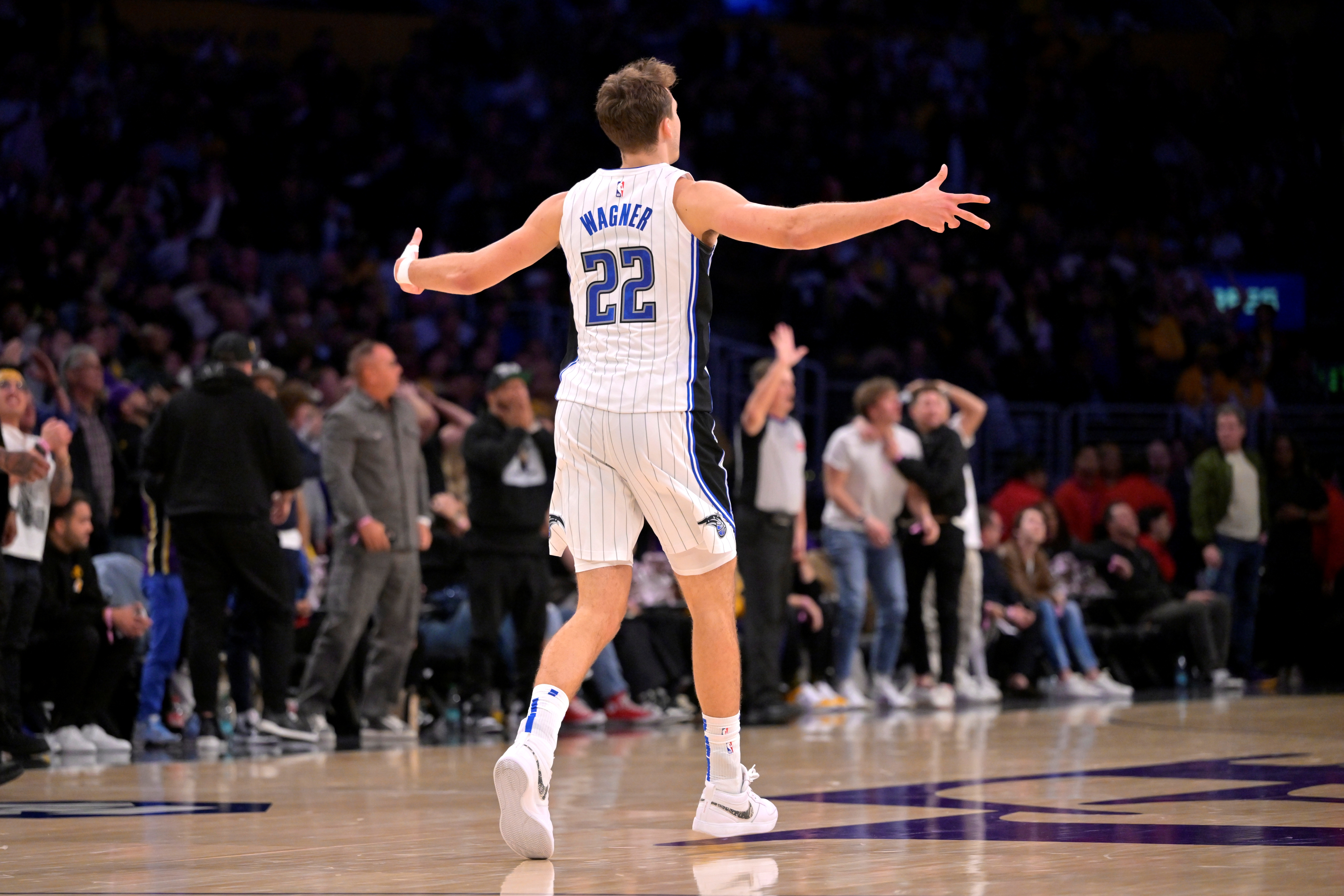 一球不丟!小瓦格納上半場8投8中&罰球3罰3中 砍下20分5板3助