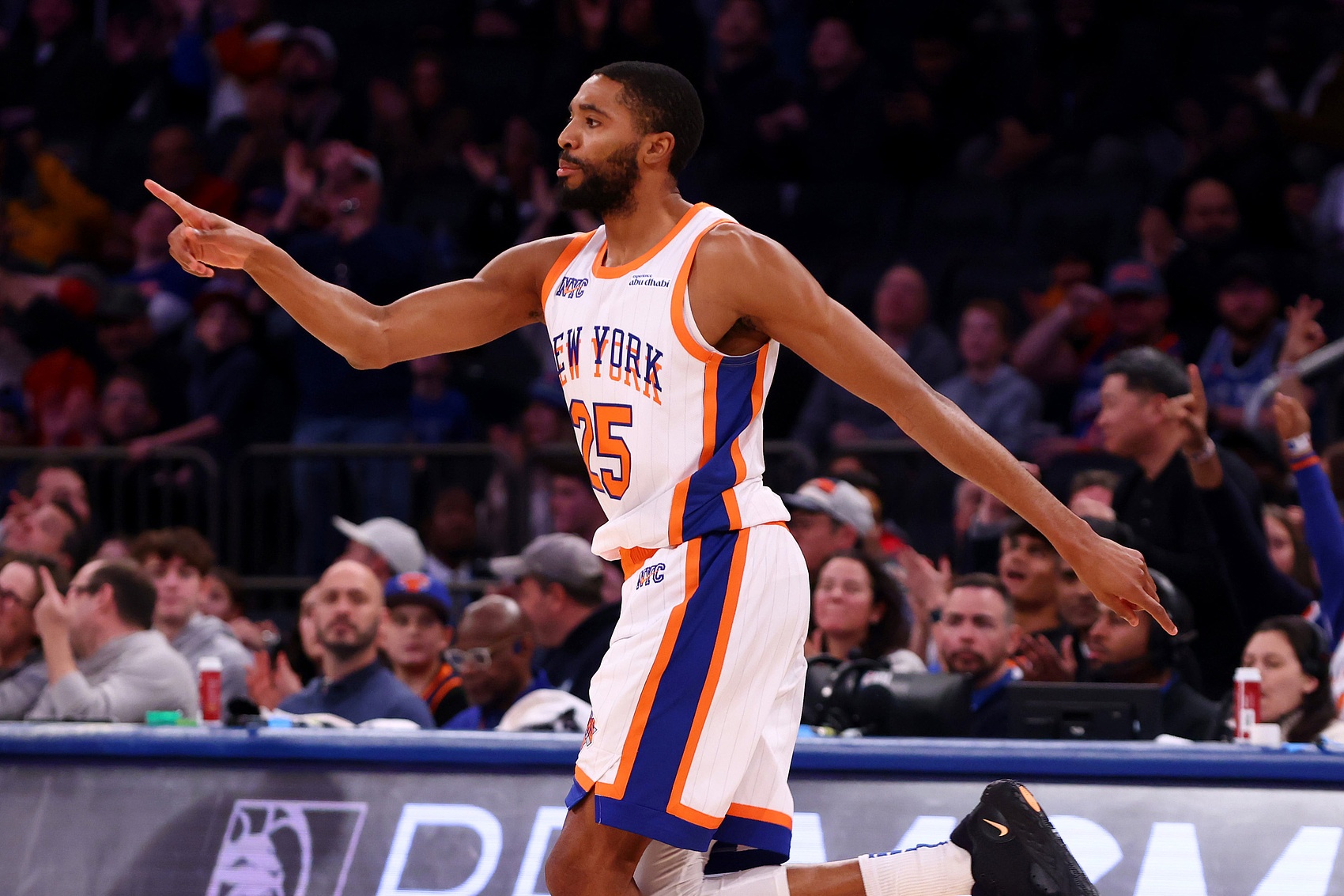 A-史密斯:大橋是代表球隊發(fā)聲 尼克斯需要在他和錫伯杜間做選擇