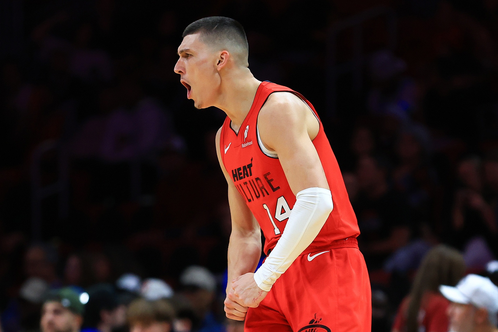 希羅17投11中&三分9中5砍下30分3板7助 連續(xù)兩場(chǎng)砍下30+