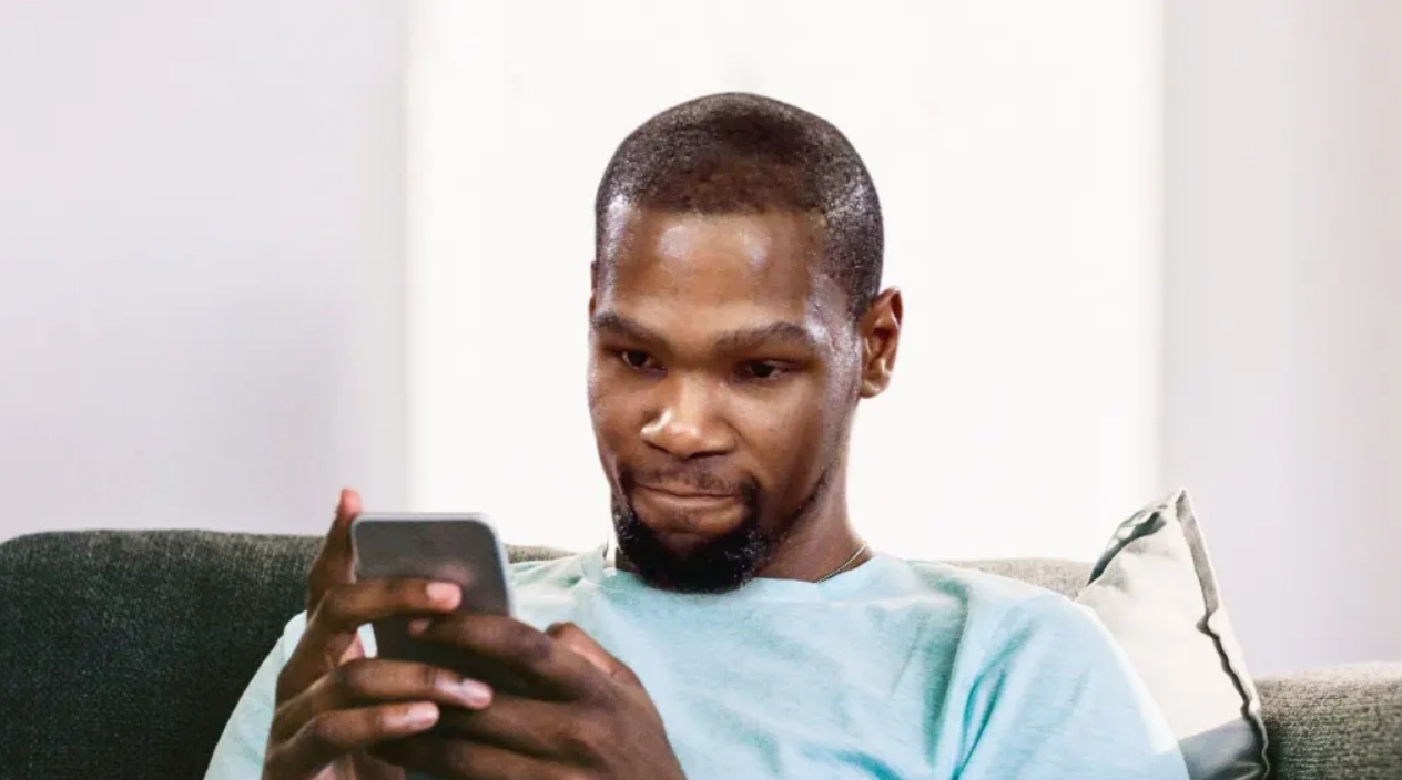 鍵來??!評(píng)論員批評(píng)杜蘭特遭網(wǎng)友狂噴:沒人尊重你 KD一一轉(zhuǎn)發(fā)