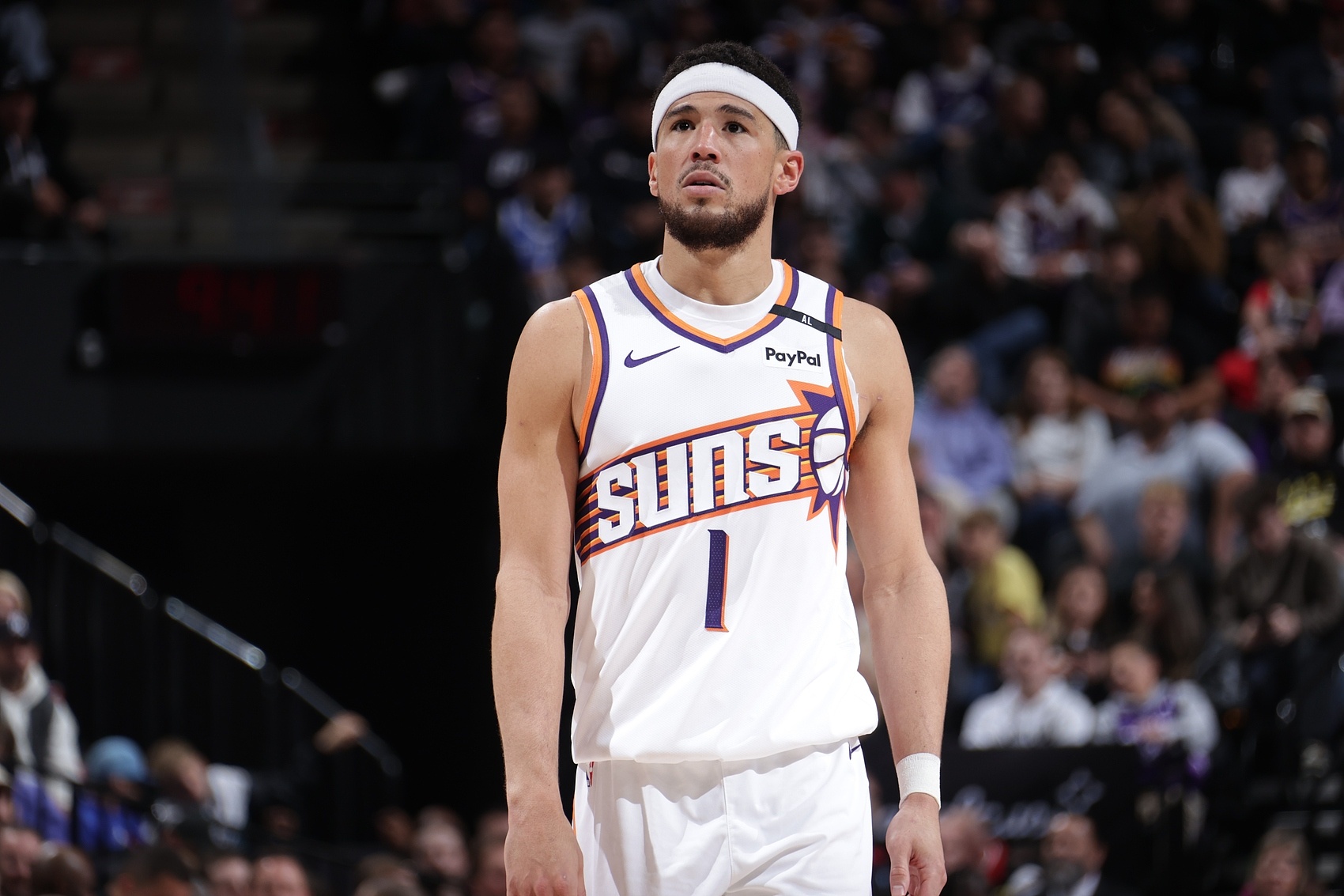 布克:我是有偏向性的 但我覺得亞當斯想抱摔 牡蠣恰好壓在他身上