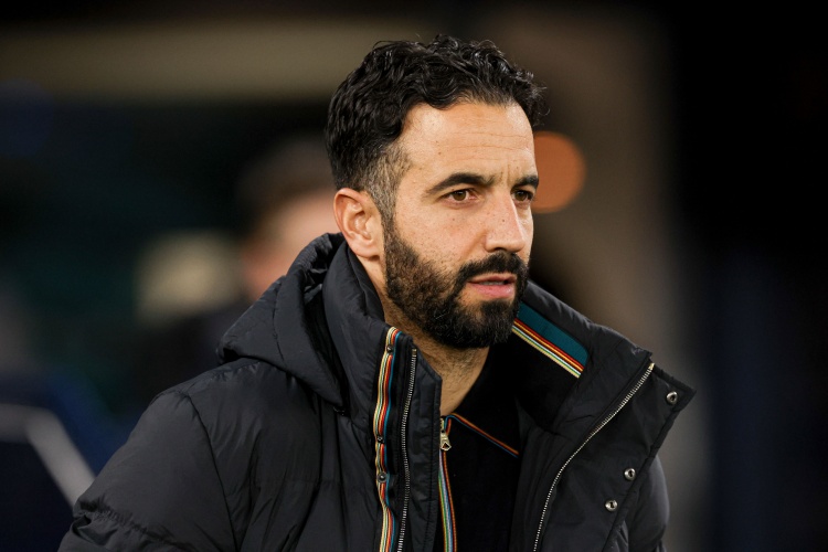 羅馬諾:考慮到阿莫林的三中衛(wèi)體系 曼聯(lián)正認(rèn)真考慮再引進(jìn)1名中衛(wèi)